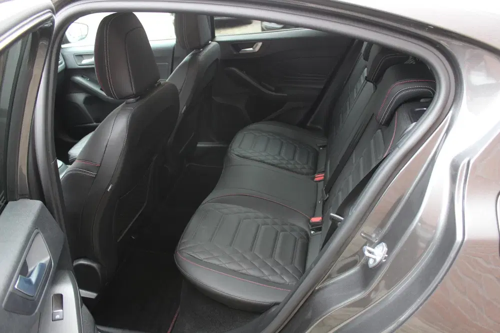 Ford Focus 1.0 EcoBoost Hybrid ST Line X Winter Pack uit 2023, foto 7