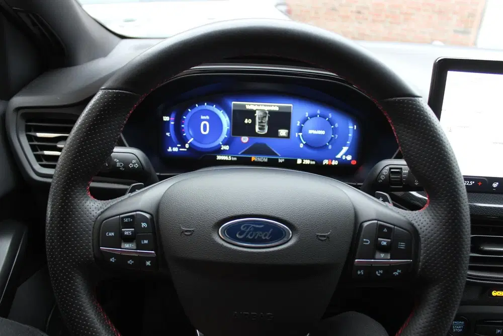 Ford Focus 1.0 EcoBoost Hybrid ST Line X Winter Pack uit 2023, foto 9