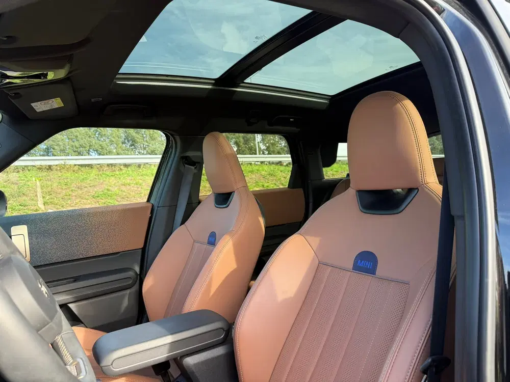 Mini Countryman E Favoured M 66.5 kWh PANO uit 2024, foto 10