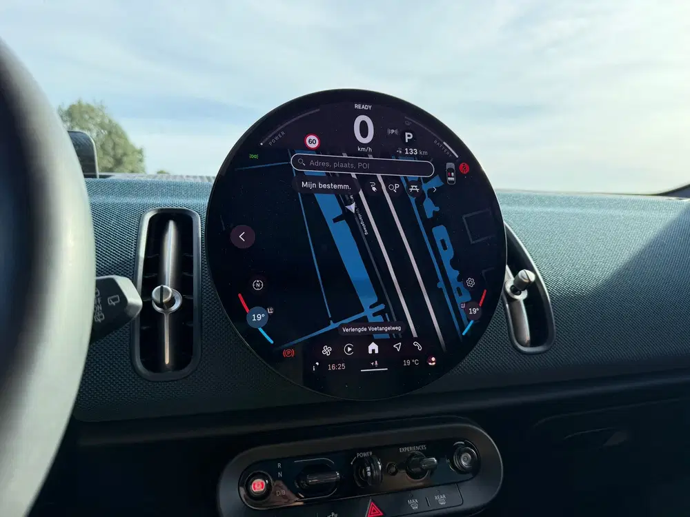 Mini Countryman E Favoured M 66.5 kWh PANO uit 2024, foto 13