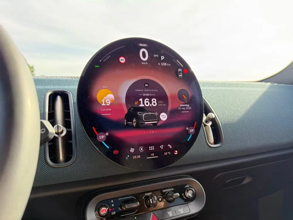 Mini Countryman E Favoured M 66.5 kWh PANO uit 2024, foto 14