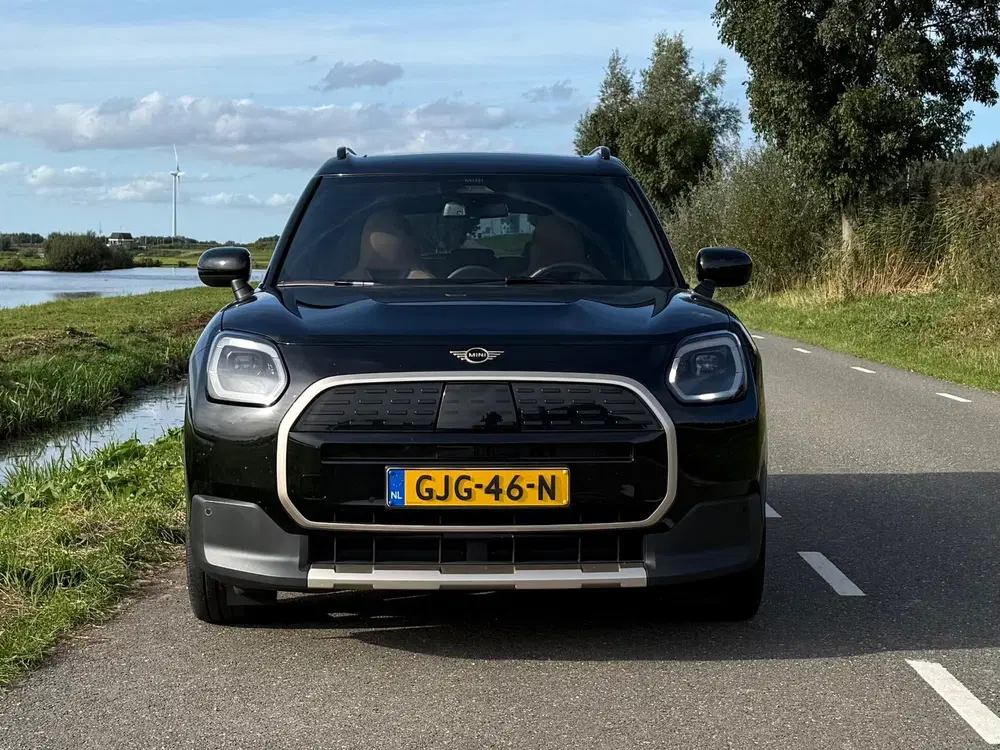 Mini Countryman E Favoured M 66.5 kWh PANO uit 2024, foto 2