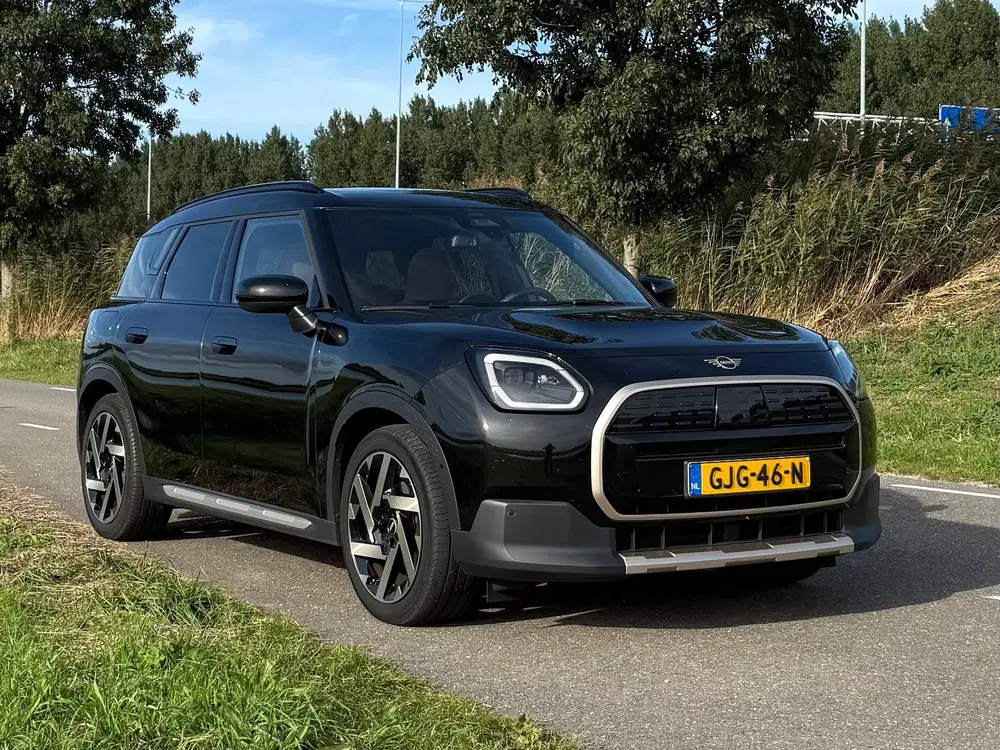 Mini Countryman E Favoured M 66.5 kWh PANO uit 2024, foto 3