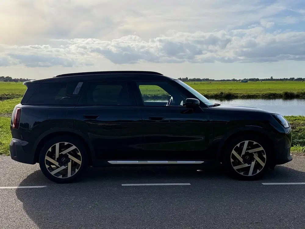 Mini Countryman E Favoured M 66.5 kWh PANO uit 2024, foto 4