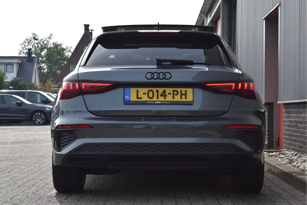 Audi A3 45 TFSI e S edition Competition NL-auto uit 2021, foto 14