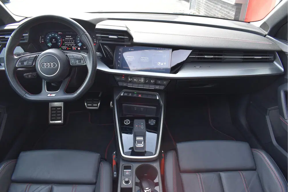 Audi A3 45 TFSI e S edition Competition NL-auto uit 2021, foto 3
