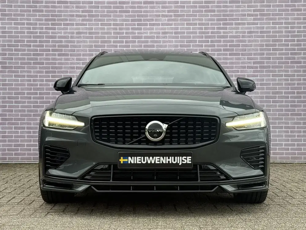 Volvo V60 2.0 T6 Plug-in hybrid AWD Ultra Dark uit 2026, foto 13