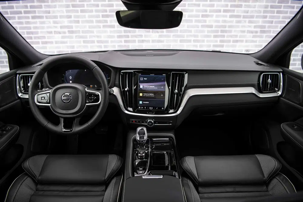 Volvo V60 2.0 T6 Plug-in hybrid AWD Ultra Dark uit 2026, foto 4