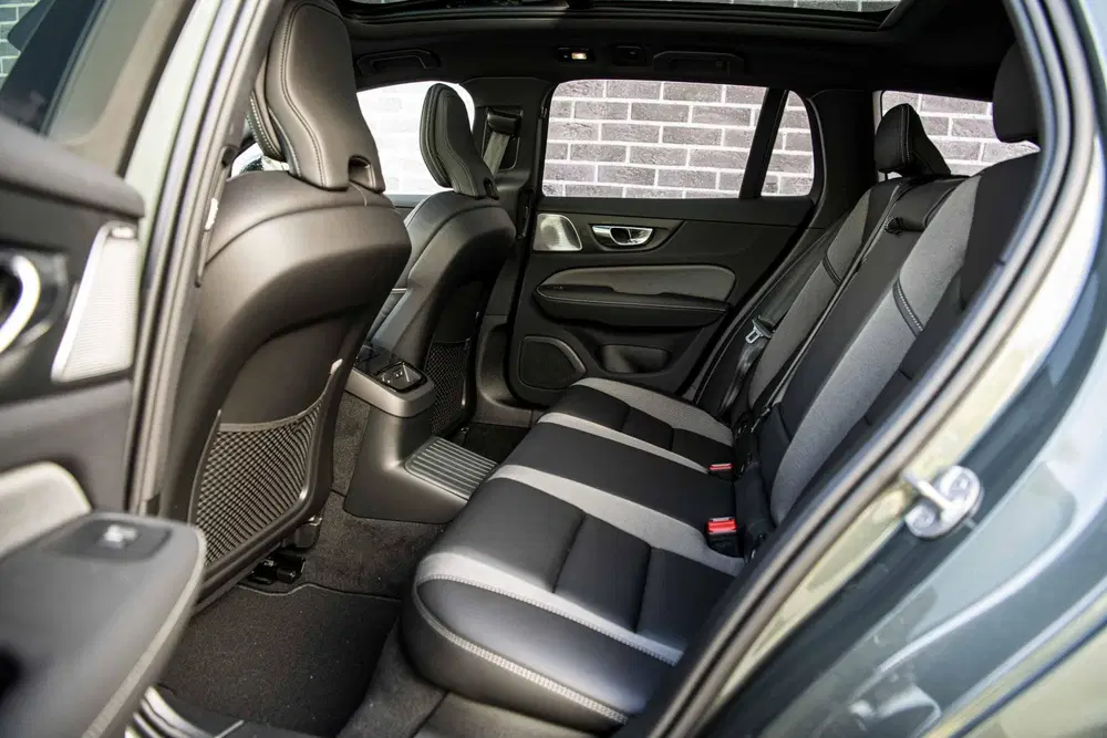 Volvo V60 2.0 T6 Plug-in hybrid AWD Ultra Dark uit 2026, foto 6