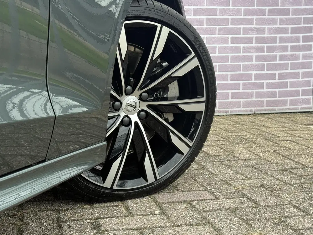 Volvo V60 2.0 T6 Plug-in hybrid AWD Ultra Dark uit 2026, foto 7