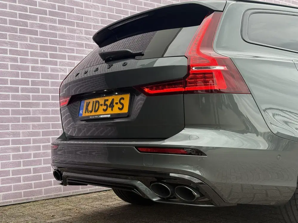 Volvo V60 2.0 T6 Plug-in hybrid AWD Ultra Dark uit 2026, foto 9