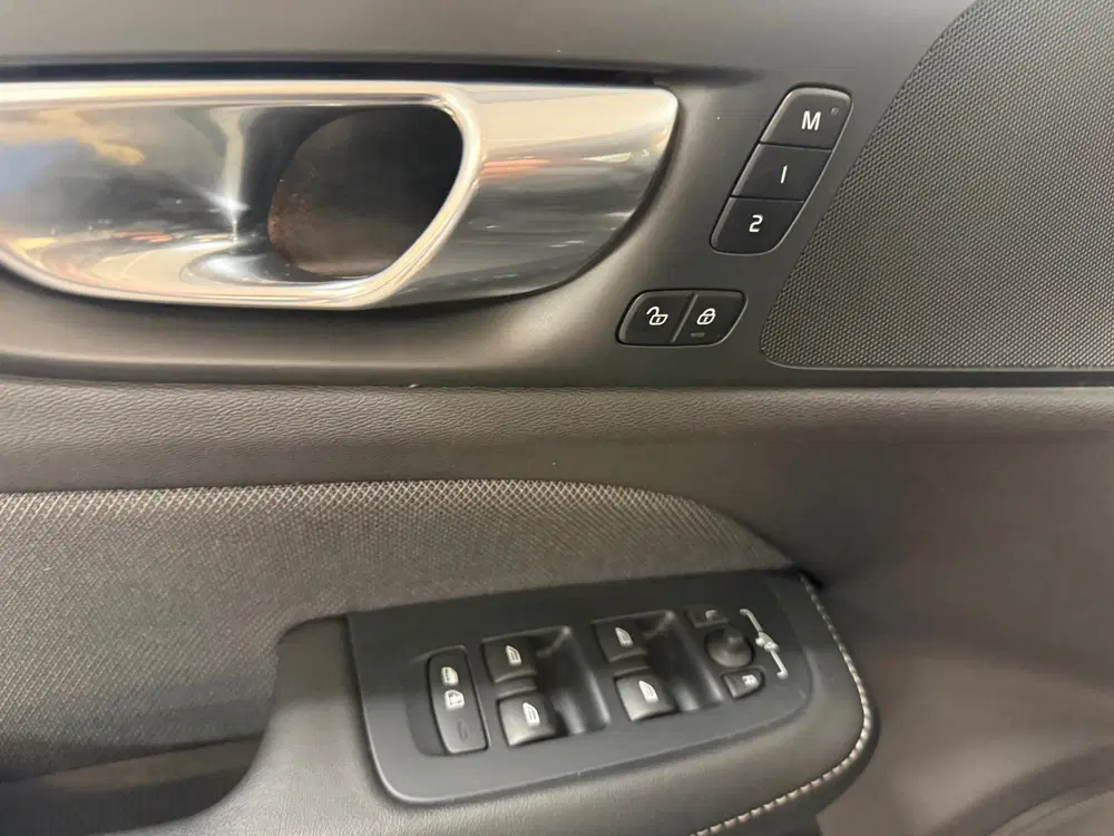 Volvo V60 2.0 T6 Plug-in hybrid AWD Plus Dark uit 2024, foto 10