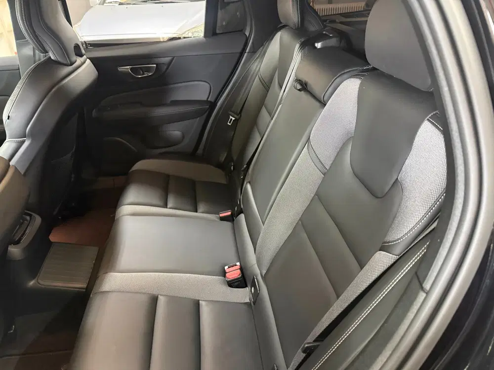 Volvo V60 2.0 T6 Plug-in hybrid AWD Plus Dark uit 2024, foto 12