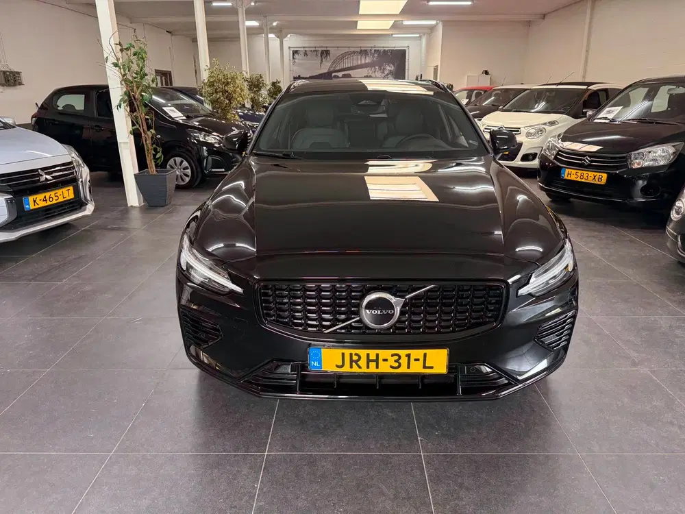 Volvo V60 2.0 T6 Plug-in hybrid AWD Plus Dark uit 2024, foto 2