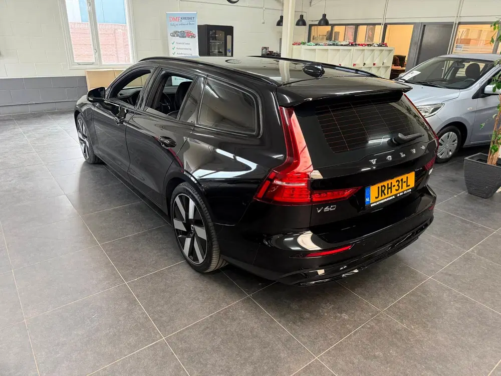 Volvo V60 2.0 T6 Plug-in hybrid AWD Plus Dark uit 2024, foto 5