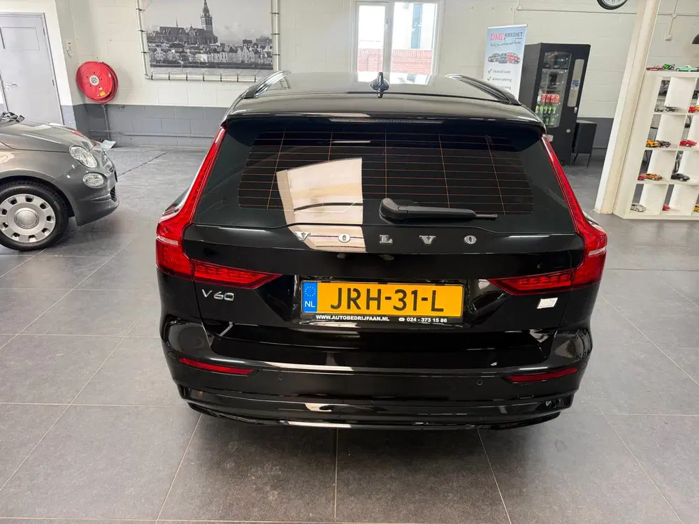 Volvo V60 2.0 T6 Plug-in hybrid AWD Plus Dark uit 2024, foto 6