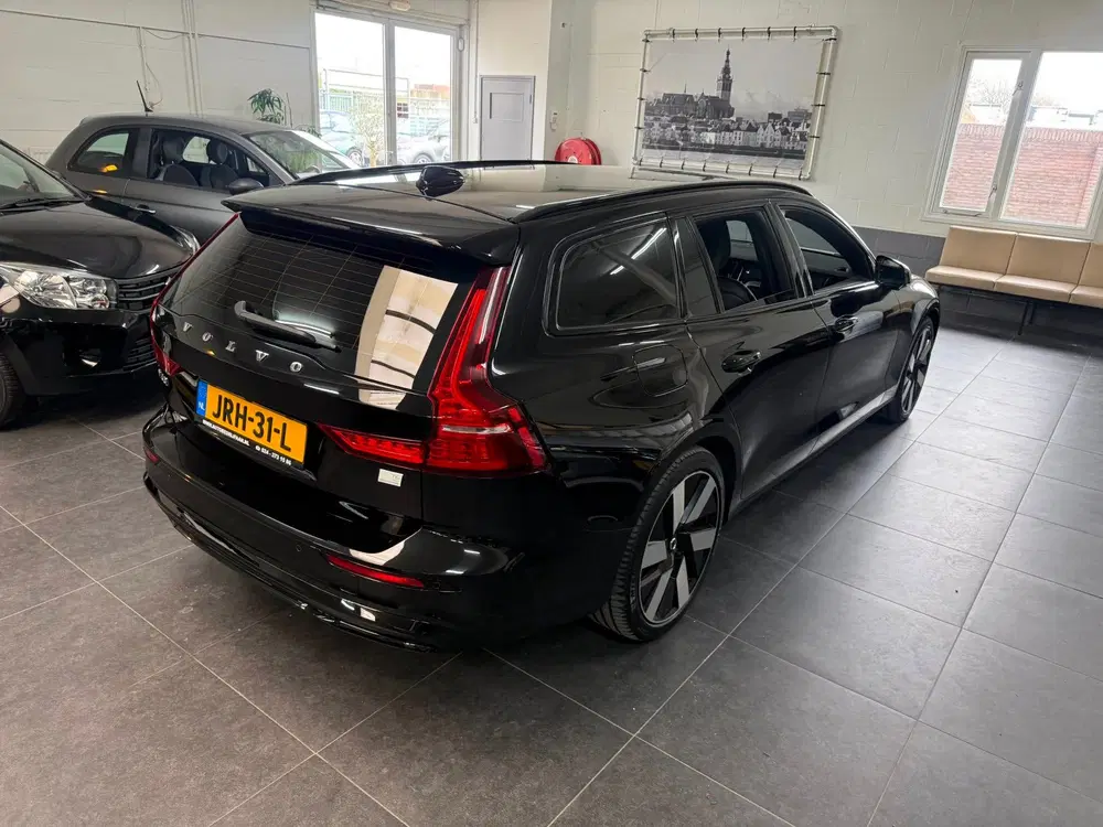 Volvo V60 2.0 T6 Plug-in hybrid AWD Plus Dark uit 2024, foto 7