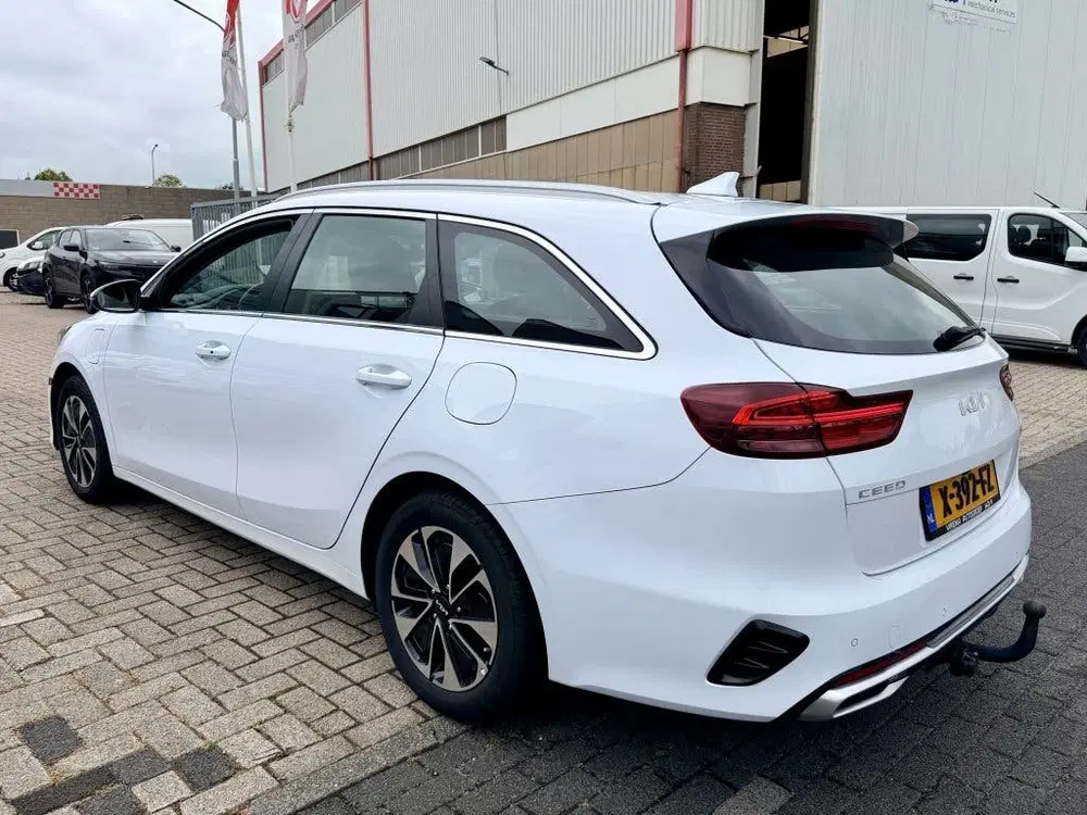 Kia Ceed 1.6 GDI PHEV Dynamicline Automaat uit 2023, foto 2