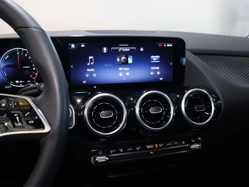 Mercedes-Benz B-Klasse 250 e Luxury Line uit 2025, foto 15