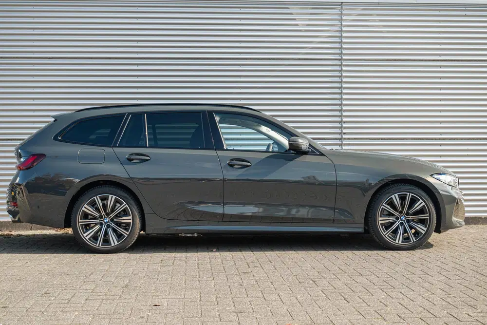 BMW 3-serie 330e Automaat uit 2025, foto 3