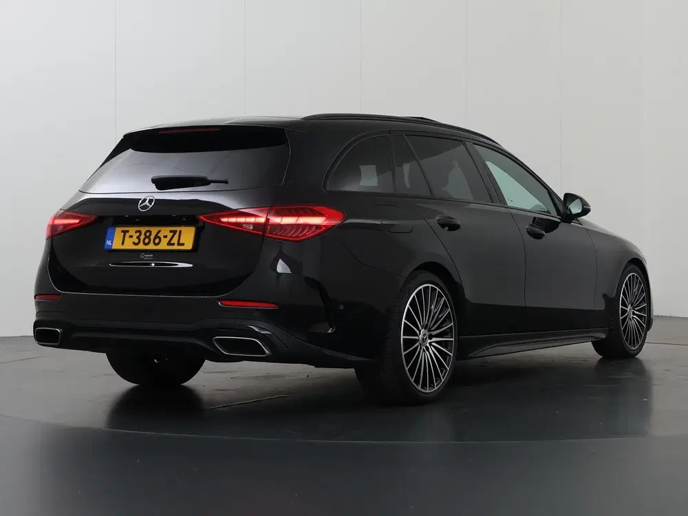 Mercedes-Benz C-Klasse 180 AMG NIGHT uit 2023, foto 2