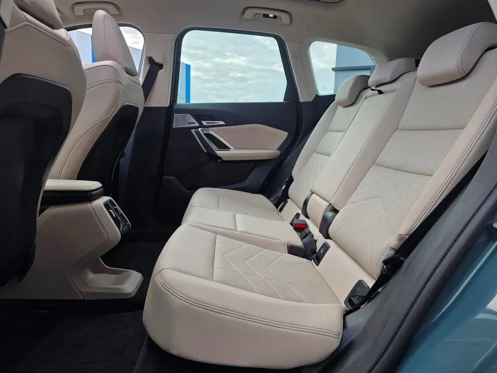 BMW iX1 EDrive20 67 kWh uit 2024, foto 10