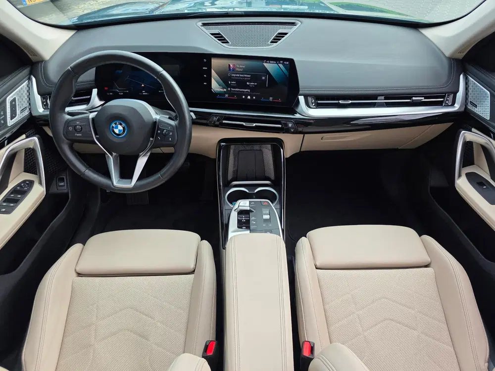 BMW iX1 EDrive20 67 kWh uit 2024, foto 3