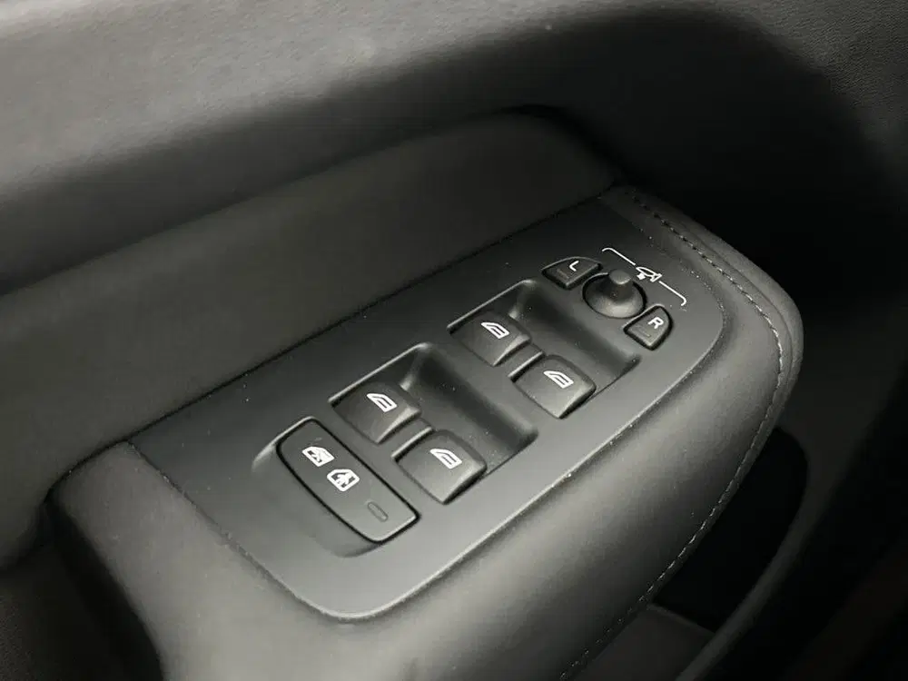 Volvo XC60 T6 398PK Recharge Ultra Dark uit 2026, foto 13