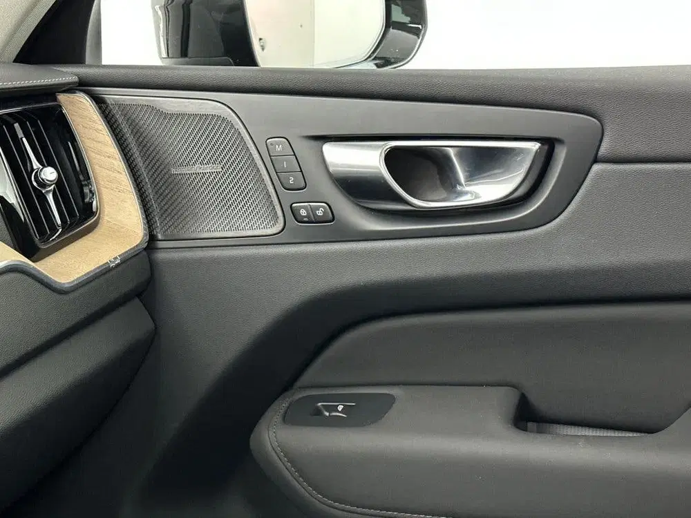 Volvo XC60 T6 398PK Recharge Ultra Dark uit 2026, foto 14
