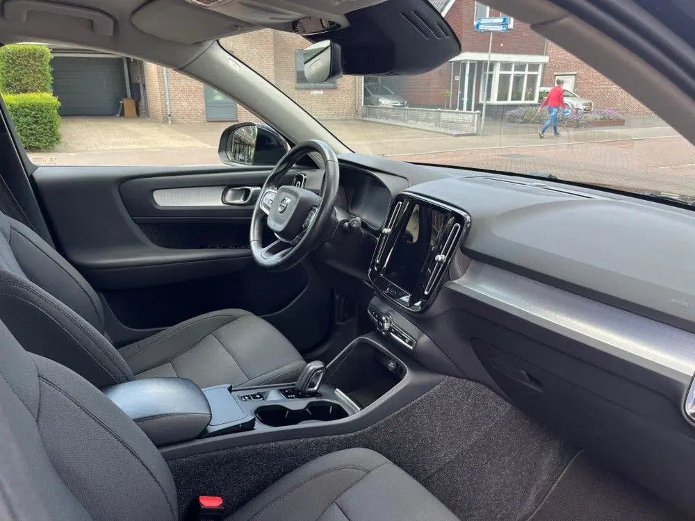 Volvo XC40 2.0 B4 AWD BUSINESS PRO 197PK AUTOMAAT uit 2021, foto 2