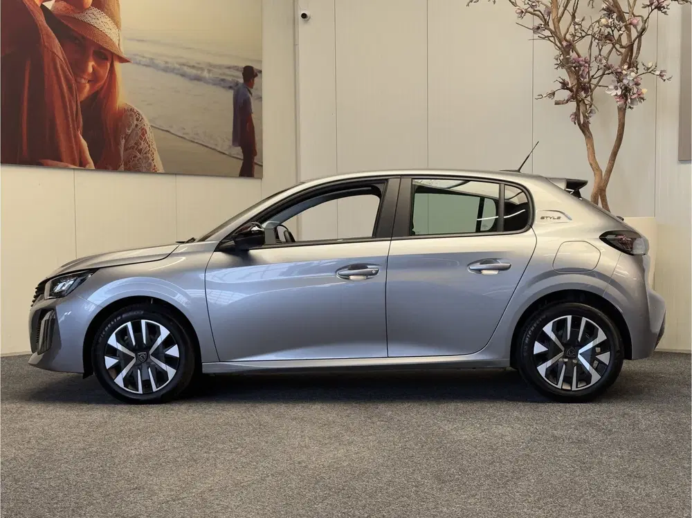 Peugeot 208 1.2 STYLE 100PK MODEL 2025 NAVIGATIE CRUIS uit 2025, foto 5