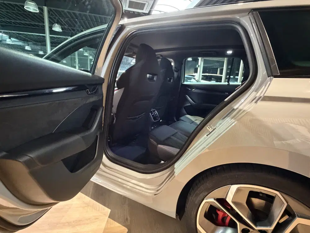 Skoda Octavia 2.0 TSI iV RS panoramadak uit 2020, foto 13