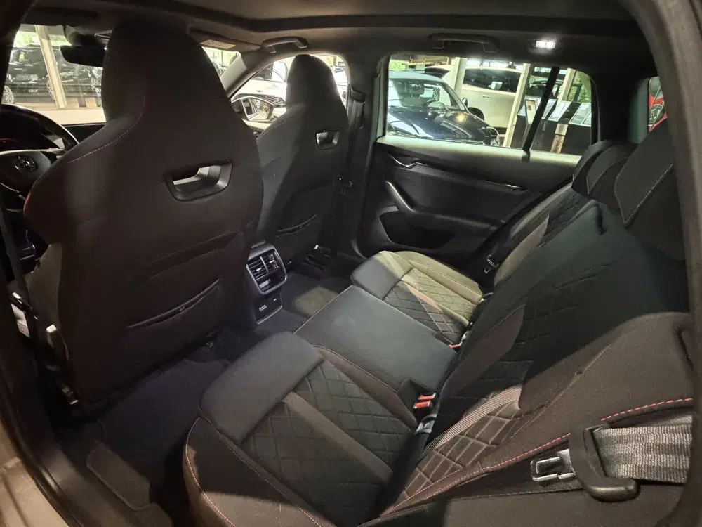 Skoda Octavia 2.0 TSI iV RS panoramadak uit 2020, foto 15