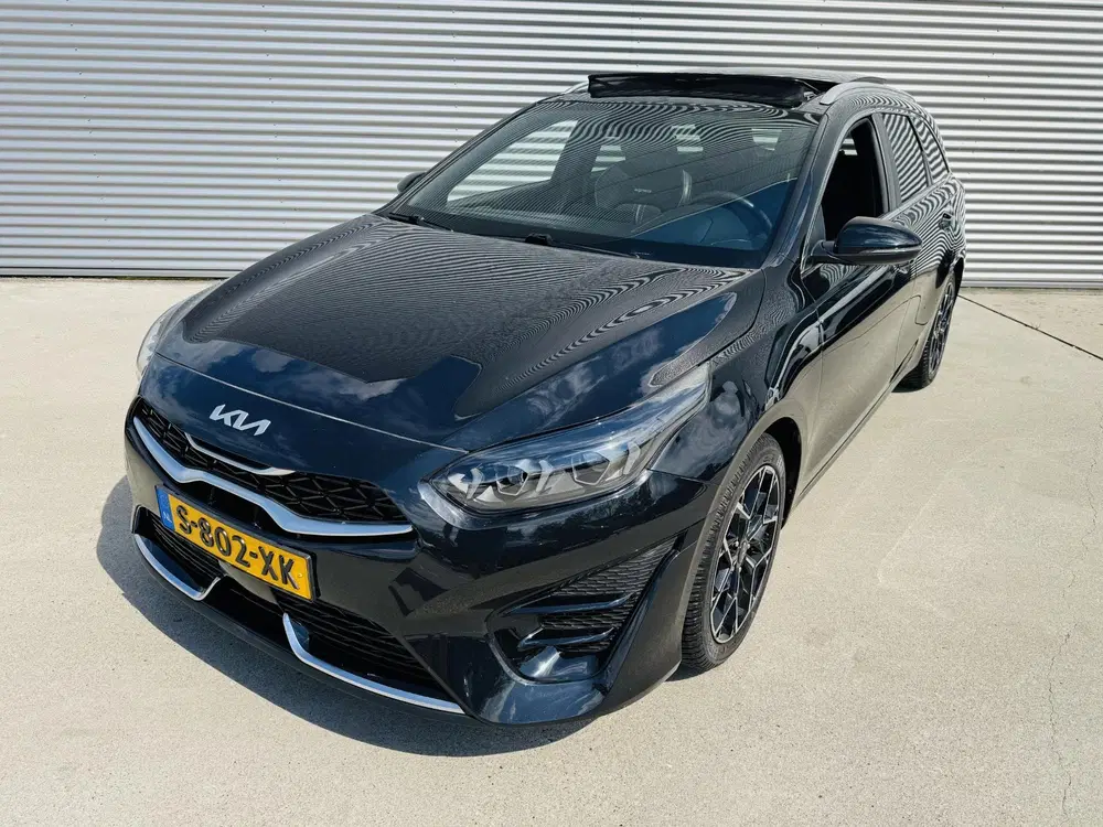 Kia Ceed 1.5 T-GDi GT-Line Panoramadak uit 2023, foto 2