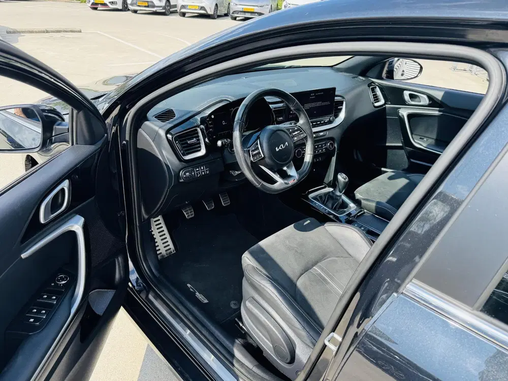 Kia Ceed 1.5 T-GDi GT-Line Panoramadak uit 2023, foto 3