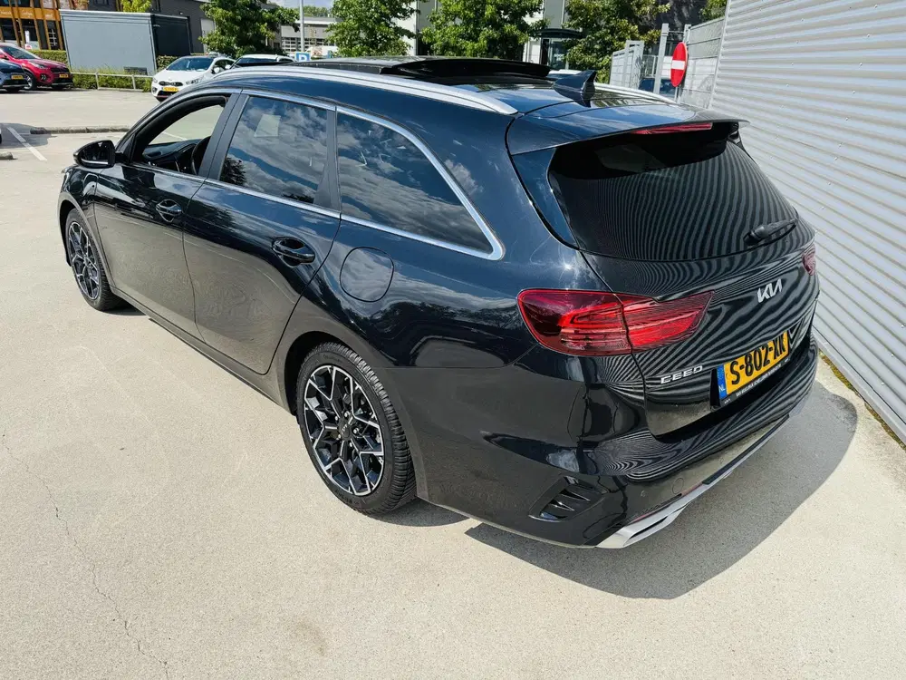 Kia Ceed 1.5 T-GDi GT-Line Panoramadak uit 2023, foto 4