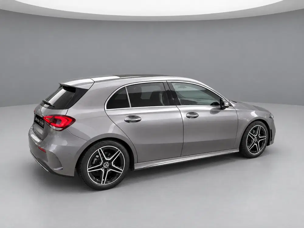 Mercedes-Benz A-Klasse 180 AMG Line uit 2023, foto 2