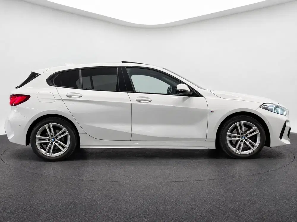 BMW 1-serie 116i Executive Edition (M-SPORT uit 2021, foto 11