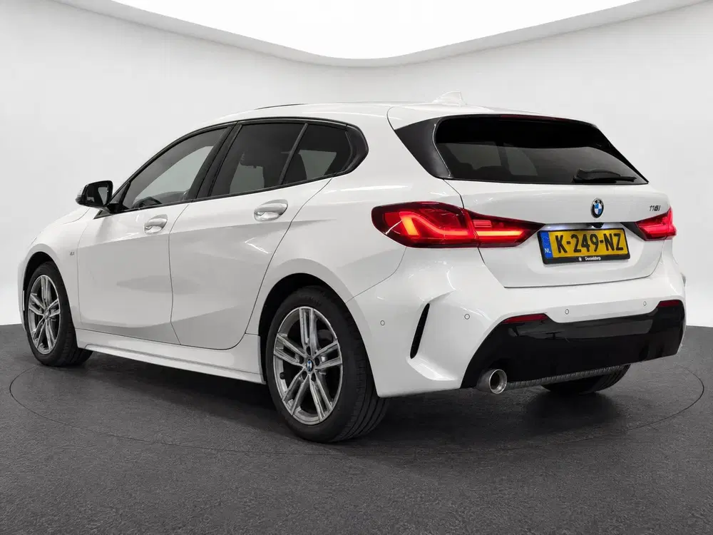BMW 1-serie 116i Executive Edition (M-SPORT uit 2021, foto 6