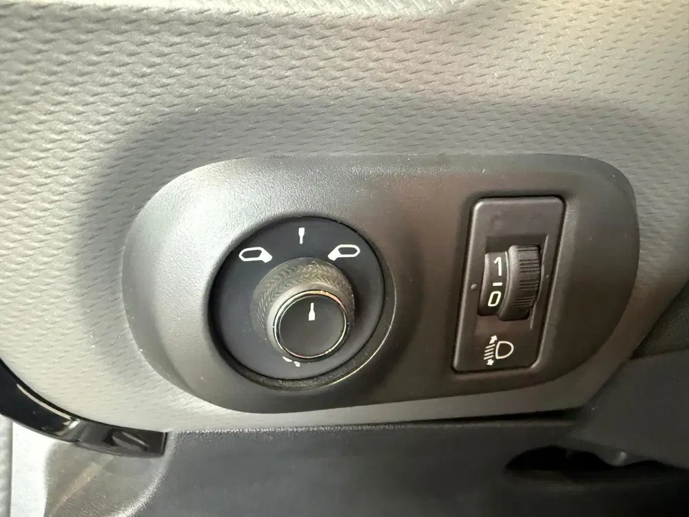 Citroën C4 Cactus Citroen C4 Cactus 1.2 PureTech Shine Keyle uit 2019, foto 13
