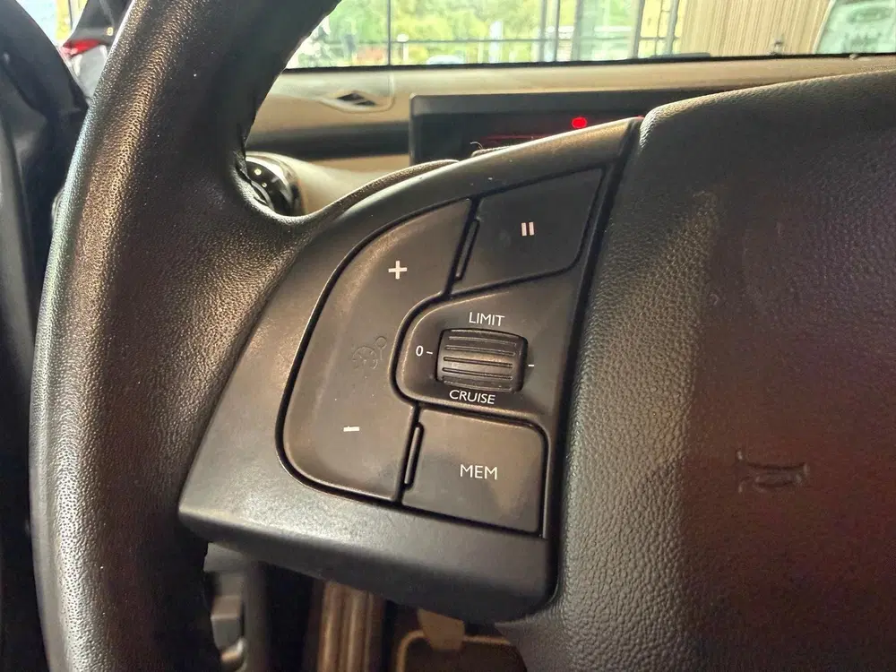 Citroën C4 Cactus Citroen C4 Cactus 1.2 PureTech Shine Keyle uit 2019, foto 14
