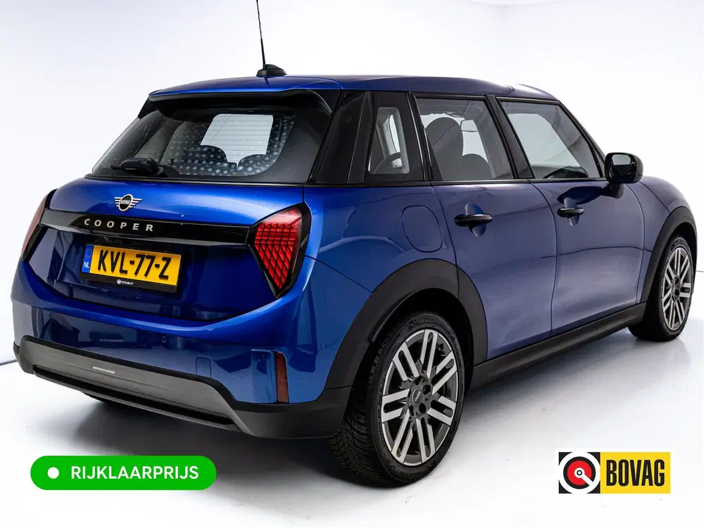 Mini Cooper C 1.5 Cooper C Black 5 drs. uit 2024, foto 2