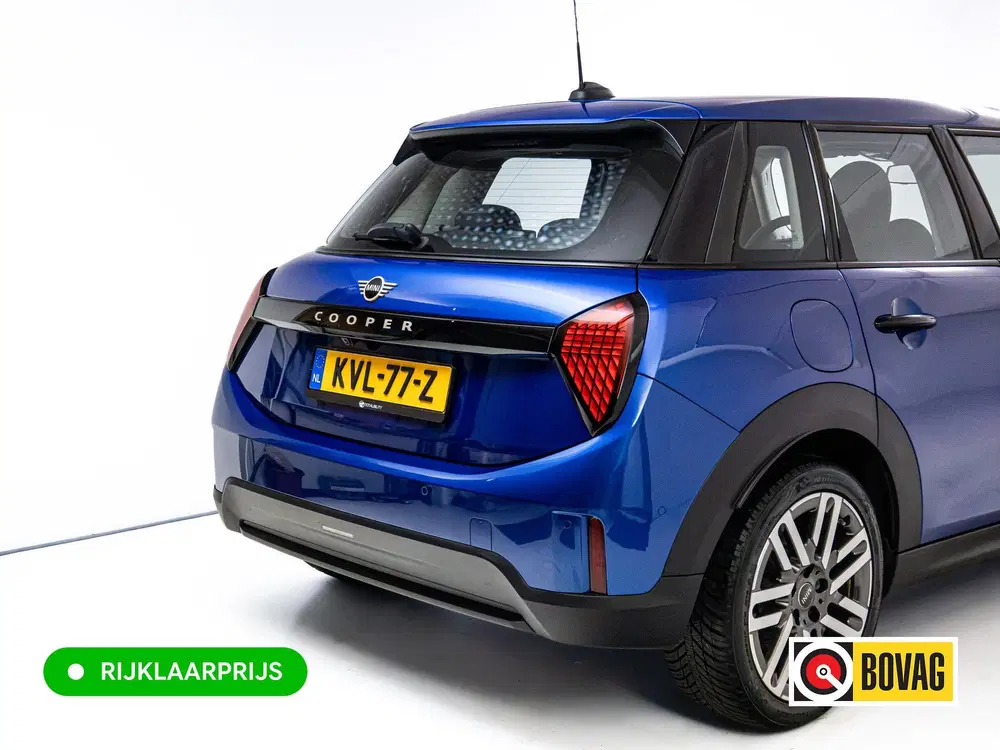 Mini Cooper C 1.5 Cooper C Black 5 drs. uit 2024, foto 3