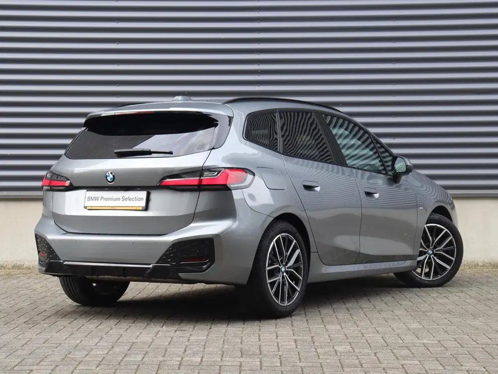 BMW 2-serie Active Tourer 220i uit 2023, foto 2