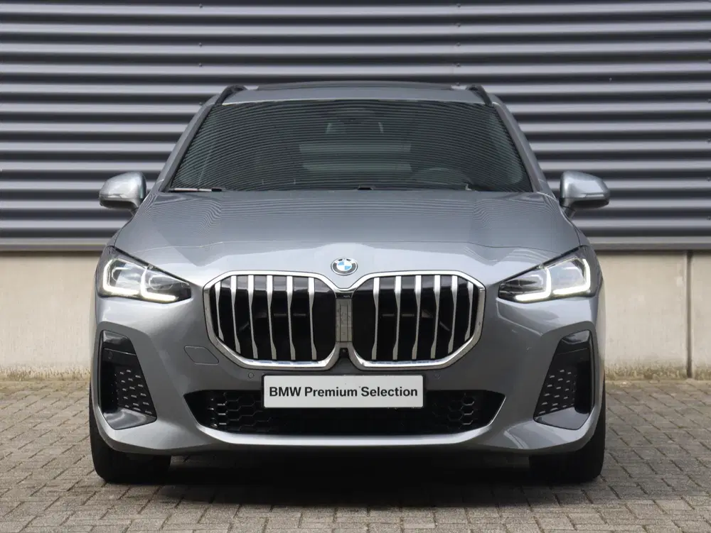 BMW 2-serie Active Tourer 220i uit 2023, foto 3
