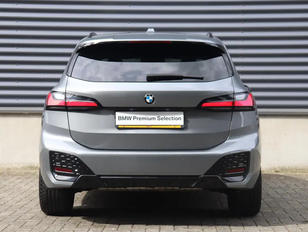 BMW 2-serie Active Tourer 220i uit 2023, foto 4