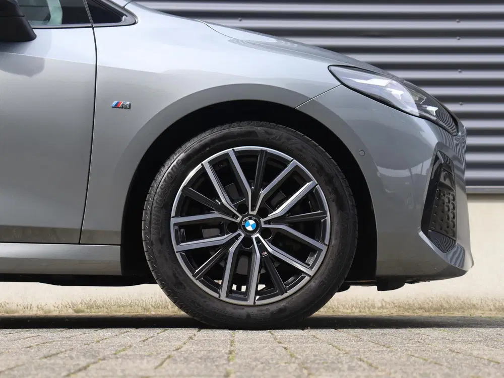 BMW 2-serie Active Tourer 220i uit 2023, foto 6