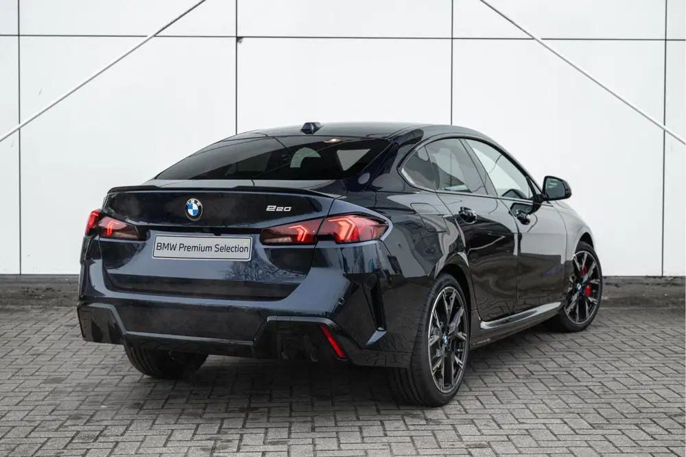 BMW 2-serie Coupé 220 M Sport Automaat uit 2026, foto 2