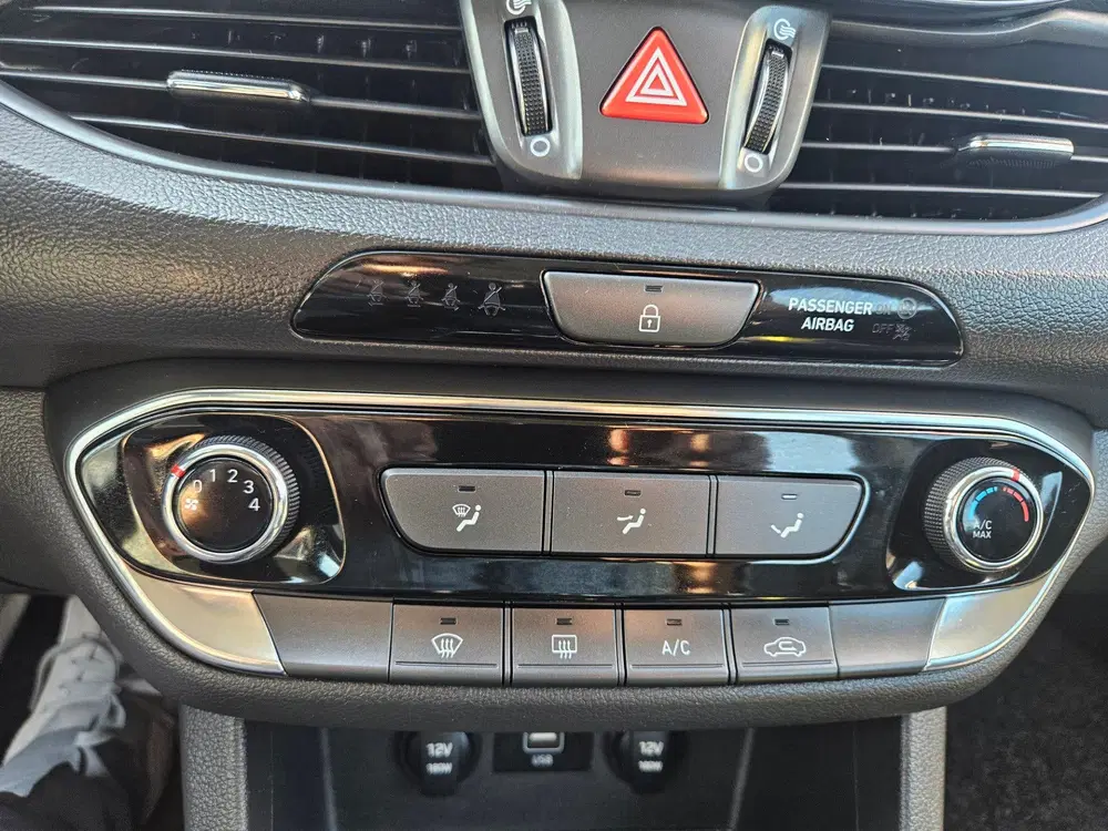 Hyundai i30 M6CA11 uit 2022, foto 12