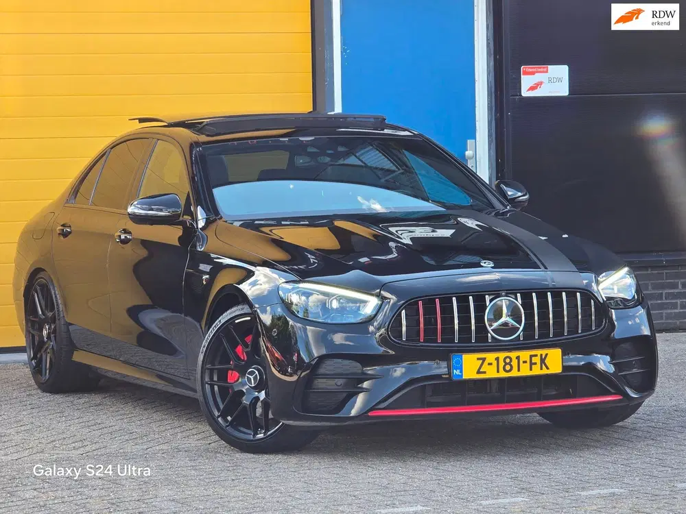 Mercedes-Benz E-Klasse 300 e 4MATIC AMG 63 Look uit 2020